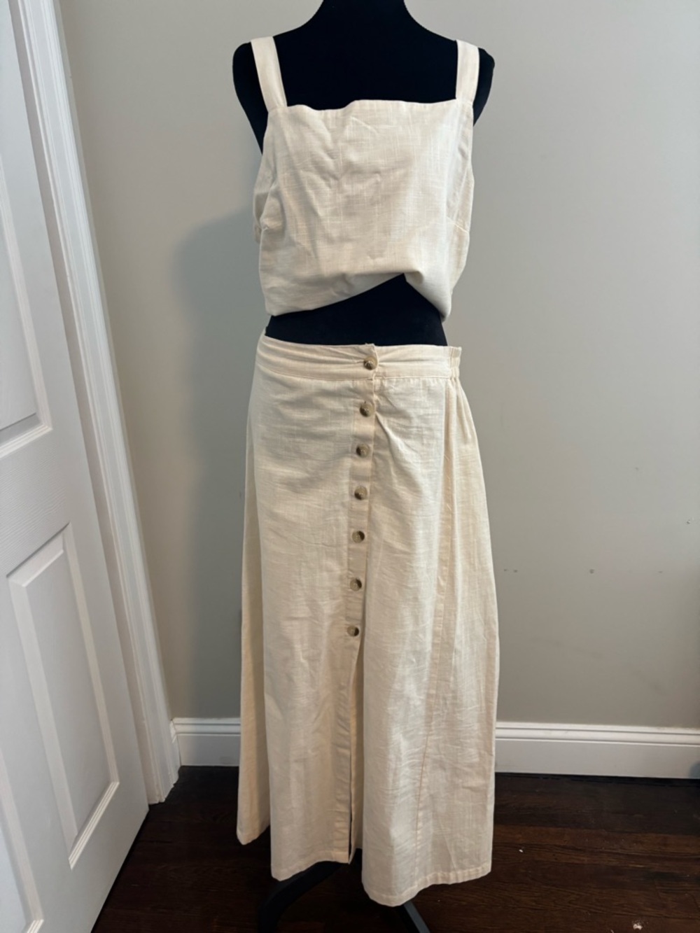Sleeveless Cream Button-Front Maxi Dress - Picture 7 of 7